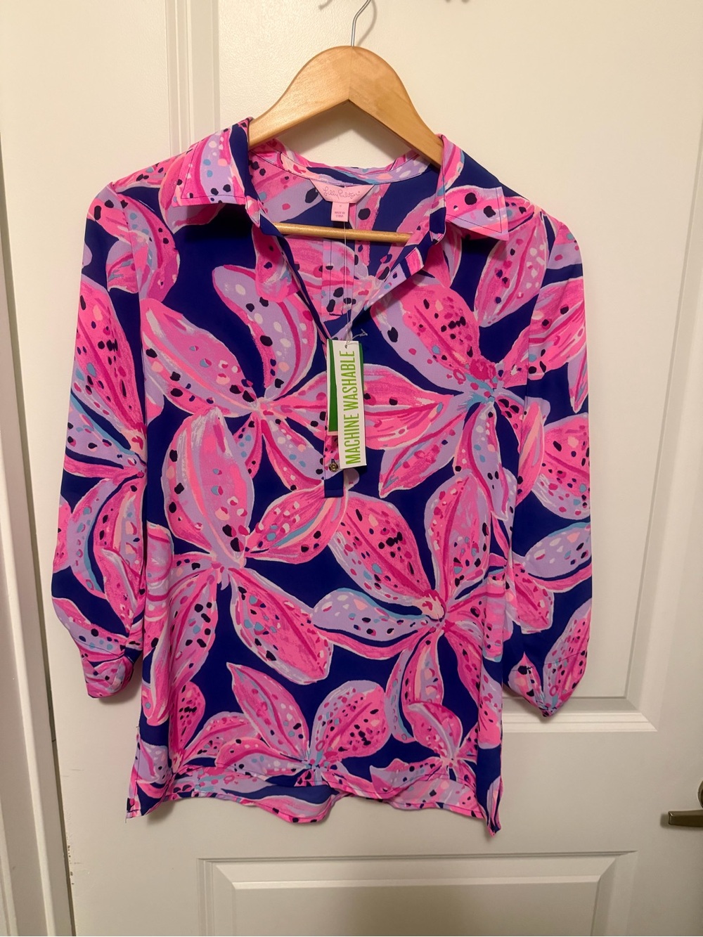 Lilly Pulitzer Navy & Pink Floral blouse. Everglades style, wild child print